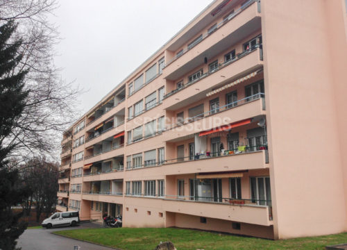 Place de parking To rent à Meyrin