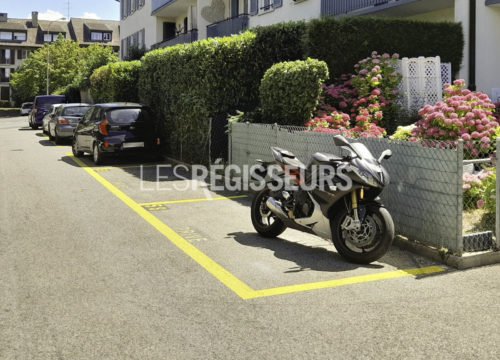 Place de parking To rent à Bernex